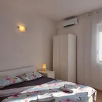 Apartment 10033a *