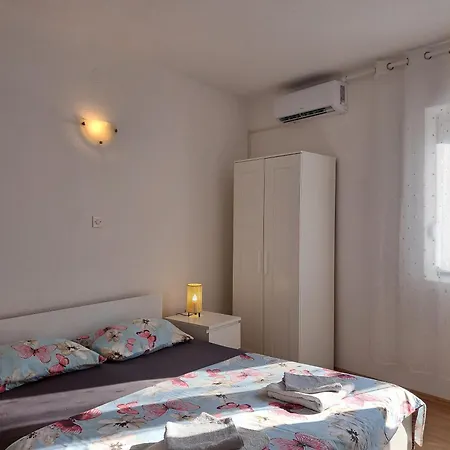 Apartment 10033a *